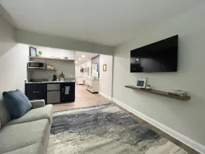 Senator Suites “The Arielle” - Image 3
