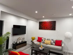 Cosy 1-Room+ Workspace Basement Suite+Free Parking - Image 4