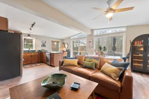 Pet friendly•Walk to Dining+Large Deck & Fire Pit - Image 4