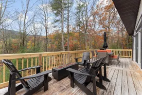 Pet friendly•Walk to Dining+Large Deck & Fire Pit - Image 2