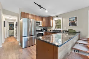 Pet friendly•Walk to Dining+Large Deck & Fire Pit - Image 5