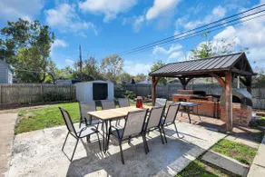 Central Columbus· Karaoke · King bed· Sleeps 8 - Image 5