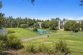 Modern 2BR Townhouse with BBQ & Pool Access - Image 4