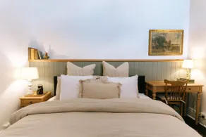 Walk to Brewery | Dog Friendly | Sleeps 6 - Image 5