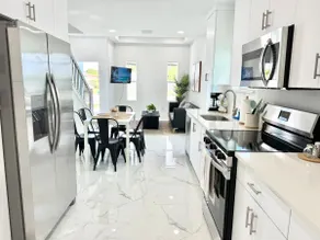 Luxury & Modern Townhouse in Boynton Beach - Image 2