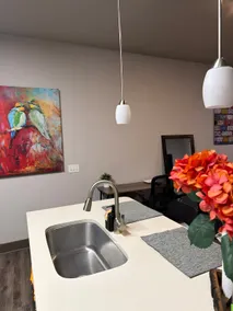 Luxe 1b1b | Smart TVs | Free onsite parking - Image 5
