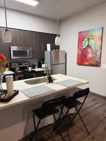 Luxe 1b1b | Smart TVs | Free onsite parking - Image 2