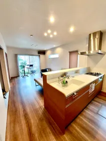 Entire river-view building for rent. 10-min walk to Najima Station, convenience stores, and restaurants. 2 parking spots, 2 bathrooms, Wi-Fi - Image 4
