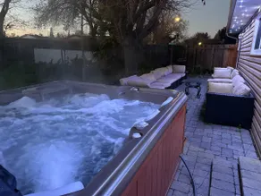 Bright & Stylish 3BR House with Hot Tub - Image 2