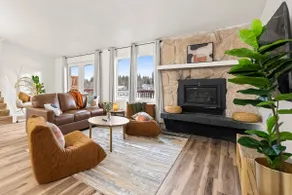 Arctic Glow River Modern 4BR Aurora - Image 2