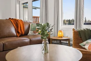 Arctic Glow River Modern 4BR Aurora - Image 3