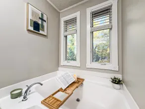 Soaking Tub| Fenced Yard|Screened Patio| Near Golf - Image 3