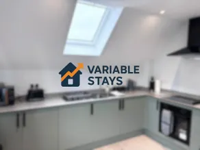 Castle-View Apartment & Free Parking on Site - Image 2
