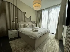 Luxury 1-Bedroom Apartment with Pool Access in DIFC, Dubai - Image 2