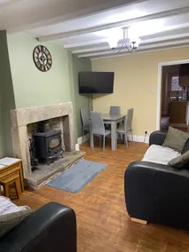2 bedroom accommodation in Tideswell, near Bakewell - Image 3