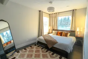 Dream Family Stay w/ King Bed & Home Theatre - Image 3