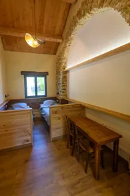 2-person cottage with pool view - Image 4