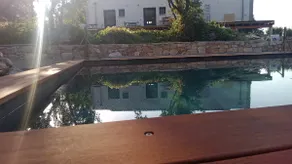 2-person cottage with pool view - Image 2