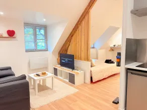 Romantic suite, private hot tub, Wi-Fi and Netflix - Image 3