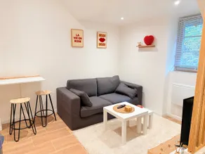 Romantic suite, private hot tub, Wi-Fi and Netflix - Image 2