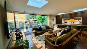 Exquisite 2bed Coach House, 10min to CC, Terrace - Image 3