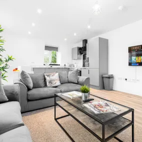 Modern Two Bedroom Apartment - Netflix - Balcony - Secure Parking 2MC - Image 2