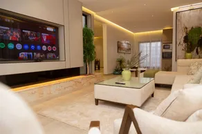 Luxury apartment with a charming view of the mountains in a prime location - Image 3