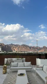 Luxury apartment with a charming view of the mountains in a prime location - Image 2