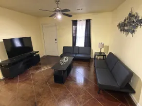 Duplex Apartment Near Downtown - Image 2