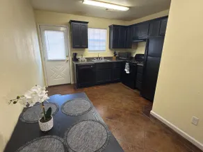 Duplex Apartment Near Downtown - Image 3