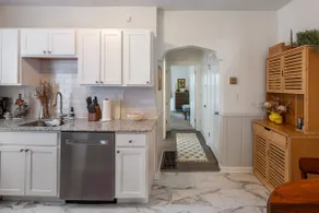 The Retreat - Warm and Convenient Guest Suite - Image 2