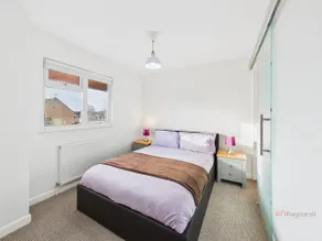 3-Bed Semi-Detached Perfect for Work & Family with Parking - Image 4