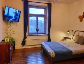 33 m²• Retro Flat • Free Courtyard Parking - Image 2
