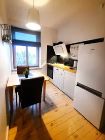 33 m²• Retro Flat • Free Courtyard Parking - Image 4
