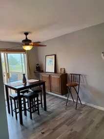 Super Cute Condo on Park w/ yard - Image 3
