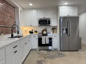 Boho on the Boulevard – Stylish Condo - Image 4