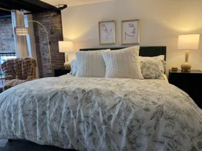 Boho on the Boulevard – Stylish Condo - Image 3