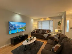 Stylish 3BR w/Big Tub, Swimming Pool& Free Parking - Image 3