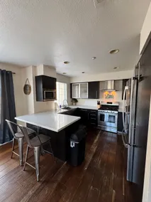 Stylish 3-Story Retreat • Close to Levi’s Stadium - Image 4