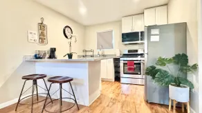 Large New Modern Guest House + Laundry + Garden - Image 3