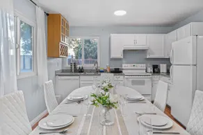 Bright 4BR Family Home Near Tech Hubs AC • Parking - Image 3