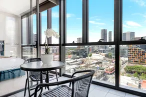 Stylish 2BR Next to Parramatta Station with Pool - Image 5