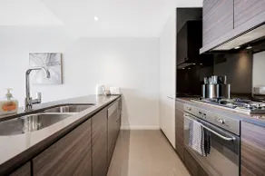 Stylish 2BR Next to Parramatta Station with Pool - Image 4