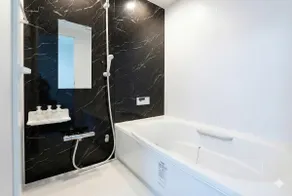 Popular for family trips | Renovated, comfortable space | Relax like you're at home | Free parking | Up to 6 people | Convenience store: 3-minute walk - Image 3