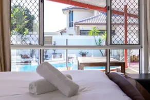 4 BRD getaway house with pool - Image 5