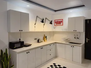 Calm & Contemporary 2 Bedroom Apartment - Image 3