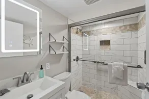 Penthouse Oceanfront Oasis |Modern|Pool & Gym 1103 - Image 4