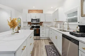 Luxury Stay • Movie Room • Sleeps 6 - Image 5
