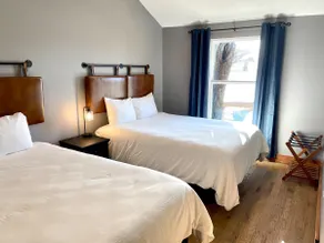 1930 Historic Lodge, with authentic vintage charm. - Image 2