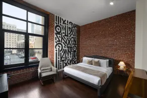 Spacious 1700 sq ft New York-Style Suite - Image 3